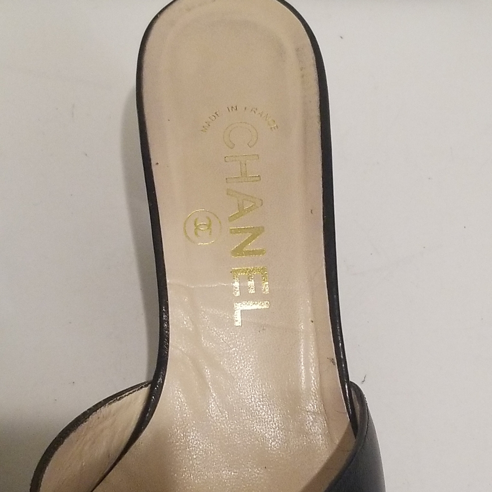 SOLD! Chanel Leather Mules Heels CC Logo 8 7.5 - Picture 4 of 12